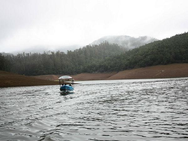 పైకారా సరస్సు లో బోట్ విహారం