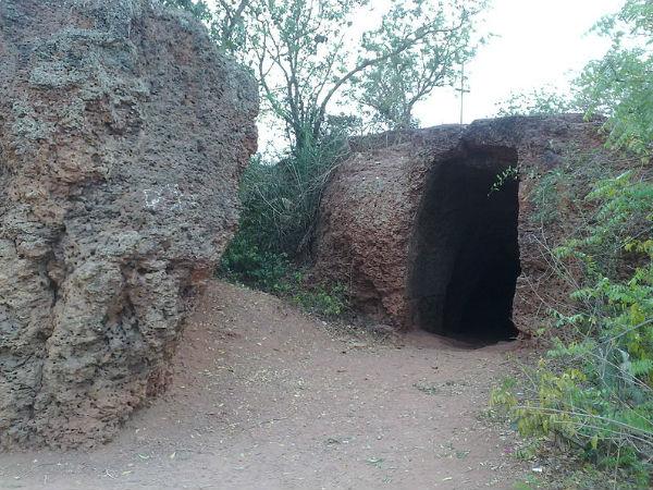 పాండవుల మెట్ట చేరుకోవడం ఎలా