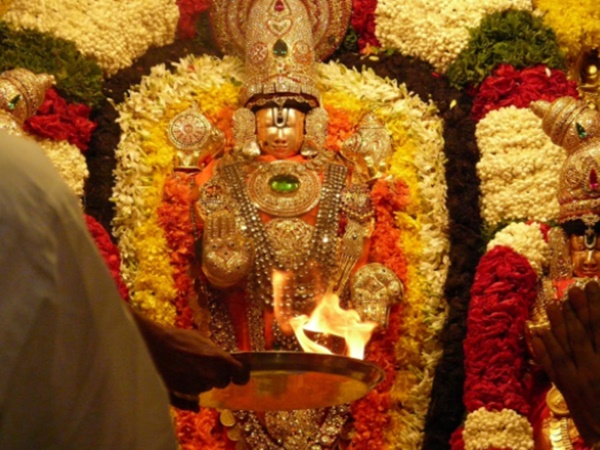 వెంకన్న కళ్ళ నుంచి శక్తివంతమైన కిరణాలు వస్తాయా?