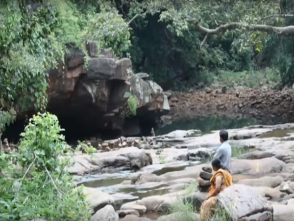 ఆ తల్లి నుదుటన బొట్టుపెట్టి మొక్కుకుంటే కోరిన కోరికలు తీరుతాయట!!