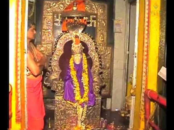 ఆ తల్లి నుదుటన బొట్టుపెట్టి మొక్కుకుంటే కోరిన కోరికలు తీరుతాయట!!