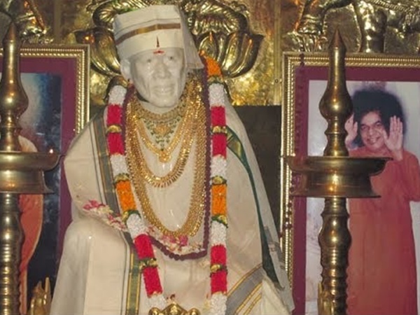 ఆ తల్లి నుదుటన బొట్టుపెట్టి మొక్కుకుంటే కోరిన కోరికలు తీరుతాయట!!