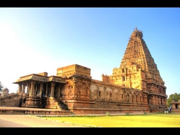 ఈ ఆలయ నీడలు భూమి మీద పడకుండ మాయం చేసిన దేవుడు...బయటపడ్డ రహస్యం...