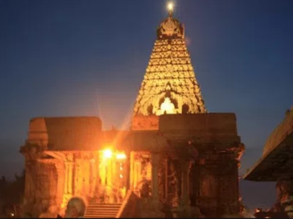 ఈ ఆలయ నీడలు భూమి మీద పడకుండ మాయం చేసిన దేవుడు...బయటపడ్డ రహస్యం...