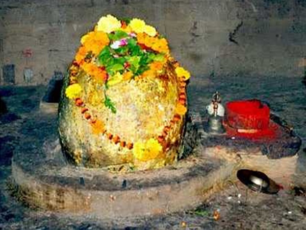 ఈ గుడిపై 12 ఏళ్లకోసారి పిడుగు పడి.. శివలింగం ముక్కలుగా అవుతుంది..