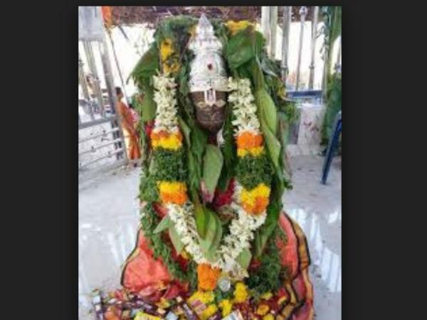 ఆశ్చర్యం : ఇక్కడ హనుమంతుణ్ణి బేడీలతో కట్టివేసారు !