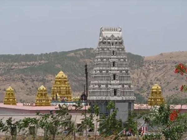 ఆశ్చర్యం : ఇక్కడ హనుమంతుణ్ణి బేడీలతో కట్టివేసారు !