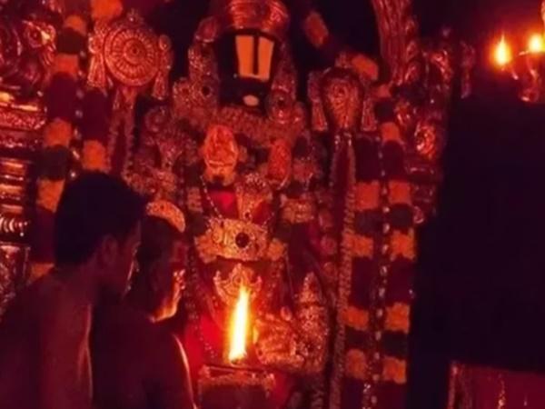 ఆశ్చర్యం : ఇక్కడ హనుమంతుణ్ణి బేడీలతో కట్టివేసారు !
