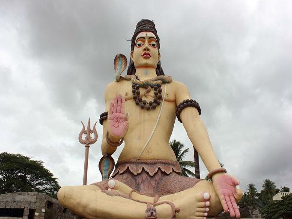అక్కడి మట్టి దివ్య ఔషధంతో సమానం !