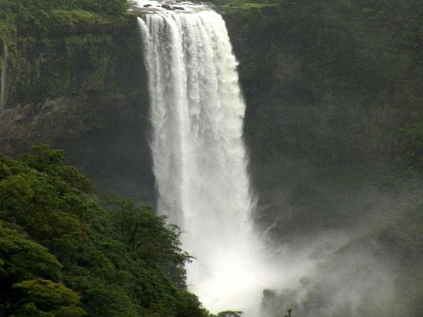 దూద్ సాగర్ జలపాతాలు