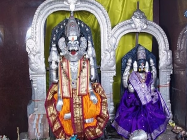 ఆలయంలో దేవున్ని కొలిచే శునకం ఎందుకో తెలుసా?
