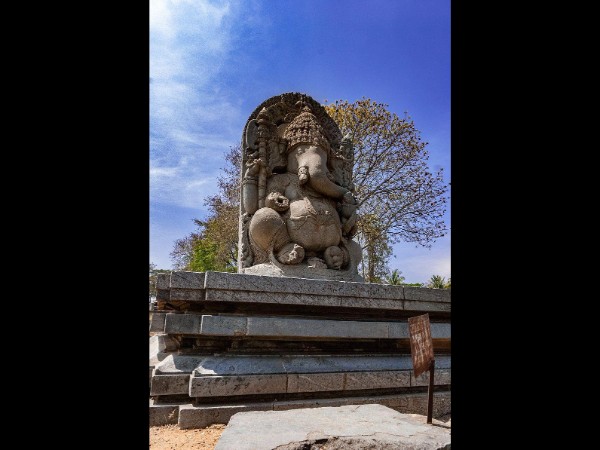 హొయసలేశ్వర దేవాలయంలో ఈజిప్షియన్ మానవాకృతి : ఆశ్చర్యం