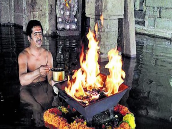 ఎనిమిది నెలలు నీటిలోనే ఉండే ఆలయం ఎక్కడో తెలుసా?