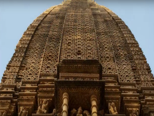ప్రపంచాన్నే తమవైపు తిప్పుకున్న దేవాలయం !