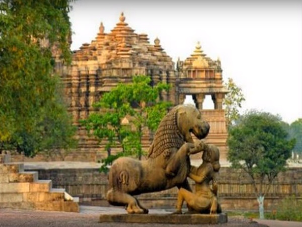 ప్రపంచాన్నే తమవైపు తిప్పుకున్న దేవాలయం !