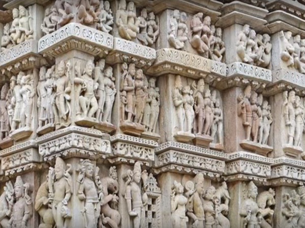 ప్రపంచాన్నే తమవైపు తిప్పుకున్న దేవాలయం !