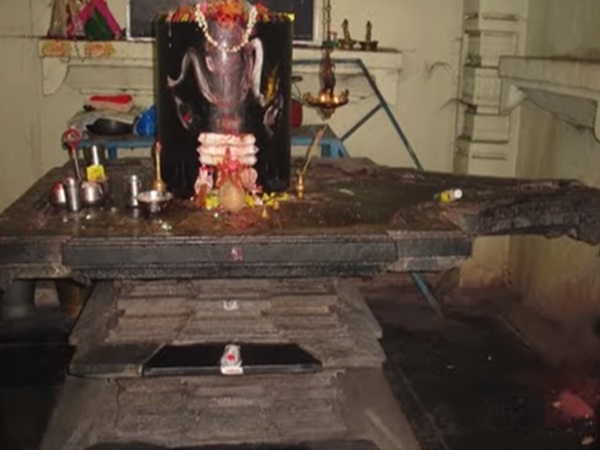 ఆ శివలింగం తెల్లరాతి లింగం దాని వెనుక భాగంలో ఒక జడ.. కలిగిన వింత ఆలయం!