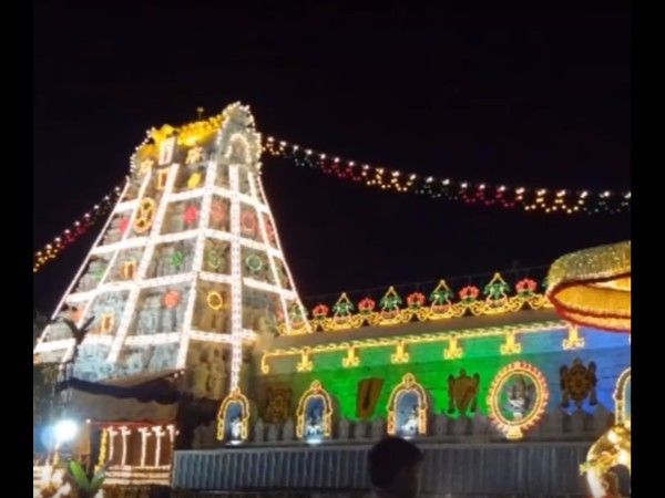 తిరుమలలో మహాద్భుతం... కళ్లు తెరిచిన స్వామివారి