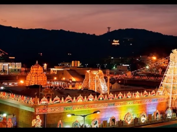 తిరుమలలో మహాద్భుతం... కళ్లు తెరిచిన స్వామివారి