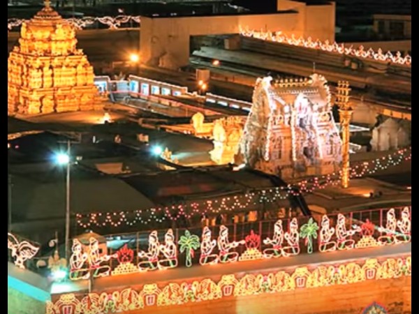 తిరుమలలో మహాద్భుతం... కళ్లు తెరిచిన స్వామివారి