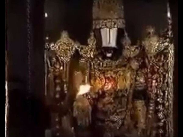 తిరుమలలో మహాద్భుతం... కళ్లు తెరిచిన స్వామివారి