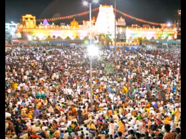 తిరుమలలో మహాద్భుతం... కళ్లు తెరిచిన స్వామివారి