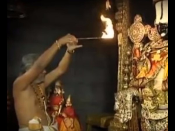 తిరుమలలో మహాద్భుతం... కళ్లు తెరిచిన స్వామివారి