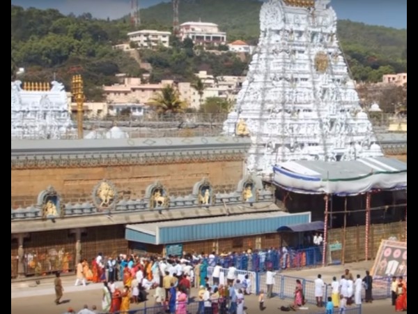 తిరుమలలో మహాద్భుతం... కళ్లు తెరిచిన స్వామివారి