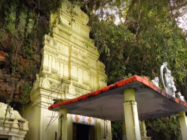 ముట్టుకుంటే మెత్తగా ఉండే విగ్రహం