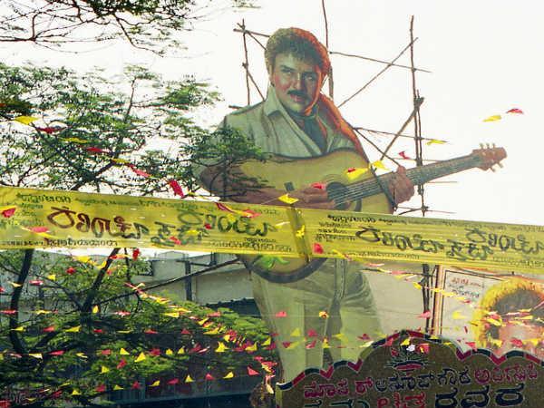నగర జీవనం ఎక్కడైనా ఇంతే...!