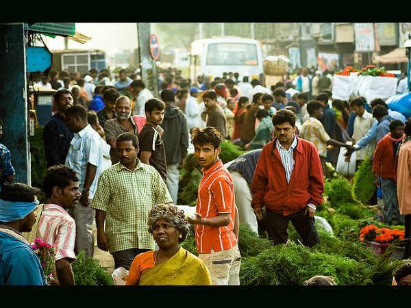 నగర జీవనం ఎక్కడైనా ఇంతే...!