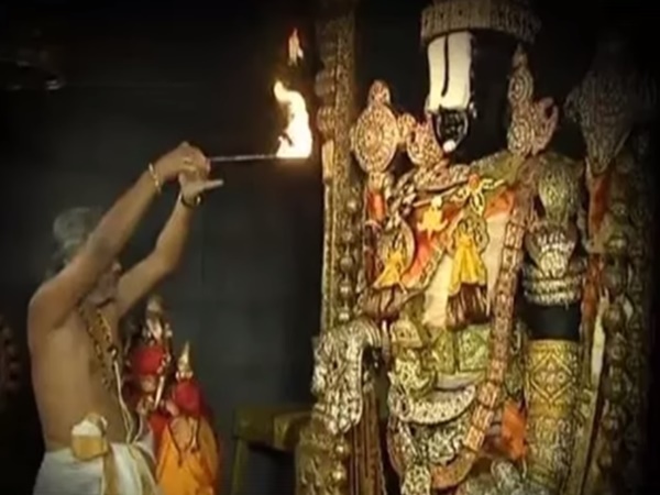తిరుమలలో గర్భ గుడిలో వెలసిన విగ్రహం వెంకన్నది కాదా?
