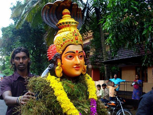 డాన్స్ లు చేస్తే దేవుడు దిగి రావలసిందే!