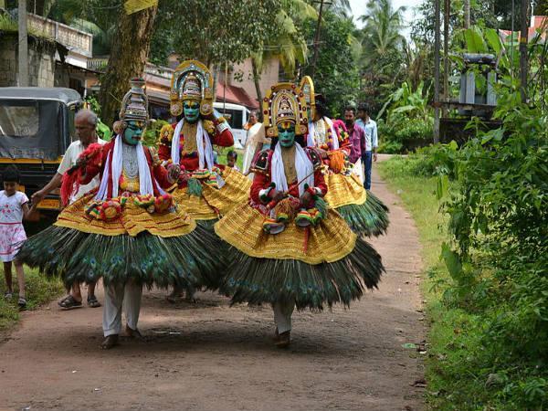 డాన్స్ లు చేస్తే దేవుడు దిగి రావలసిందే!