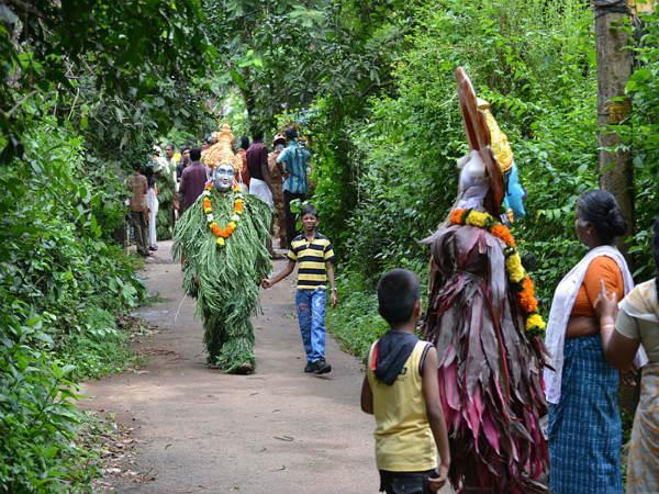 డాన్స్ లు చేస్తే దేవుడు దిగి రావలసిందే!
