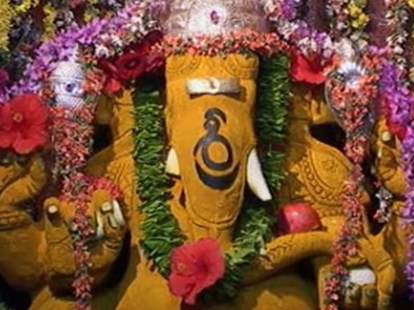 అక్షరాలు విగ్రహ రూపంలో దర్శనమిచ్చే ఆలయం