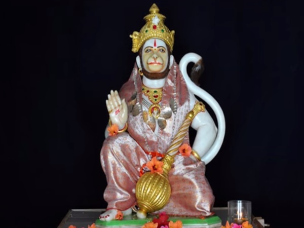 అక్షరాలు విగ్రహ రూపంలో దర్శనమిచ్చే ఆలయం