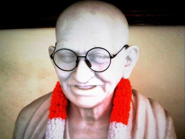 వీరు యాక్టర్లు కాదు .. దేవుళ్ళట ?!