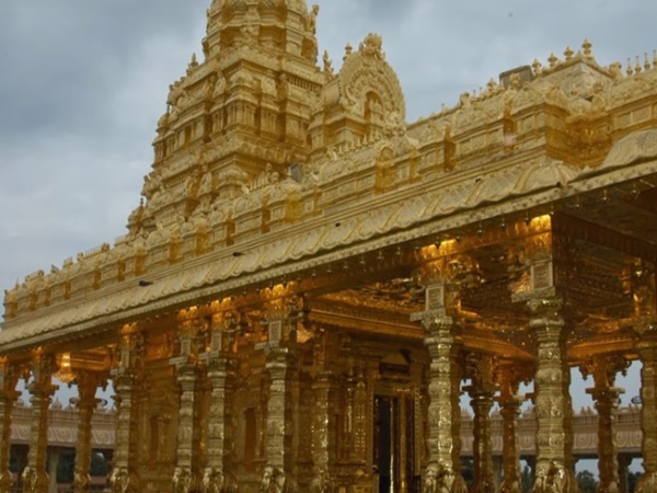 శ్రీపురం స్వర్ణ దేవాలయం కట్టడం వెనుక ఉన్న ఆ అద్భుత శక్తి ఎవరో తెలుసా?