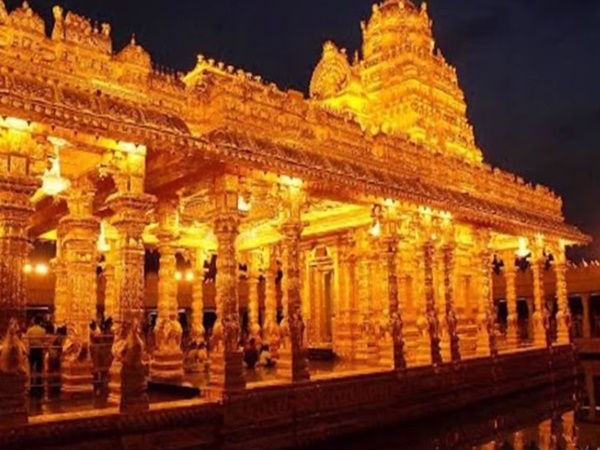 శ్రీపురం స్వర్ణ దేవాలయం కట్టడం వెనుక ఉన్న ఆ అద్భుత శక్తి ఎవరో తెలుసా?
