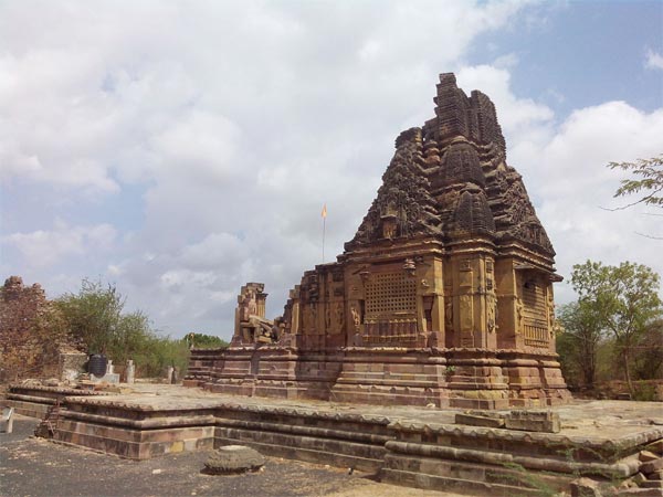 1. ఈ నిర్మాణం అసాధరణం