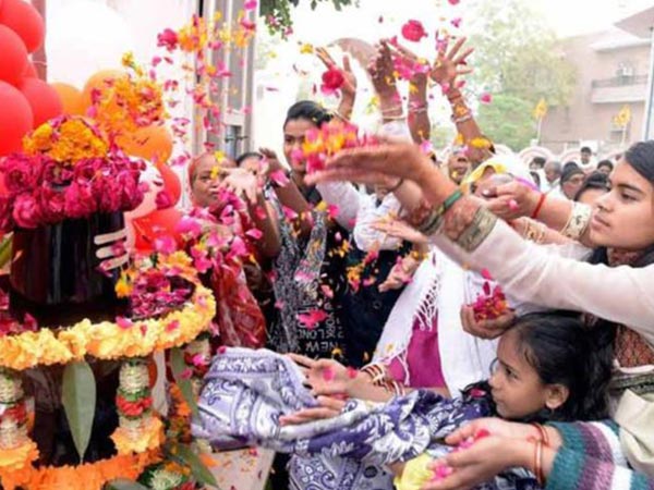 13. ఎప్పుడు ఉత్సవాలు బాగా జరుగుతాయి.