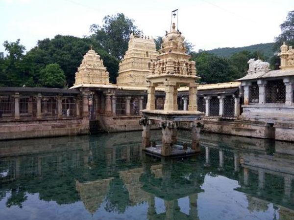 17 గోముఖ శిల నుంచి