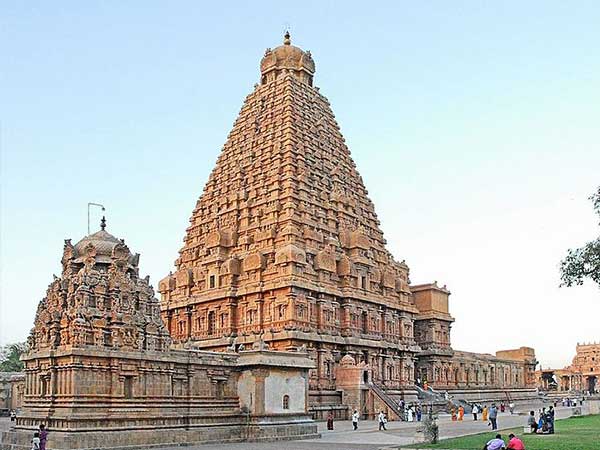 2.బృహదీశ్వరాలయం