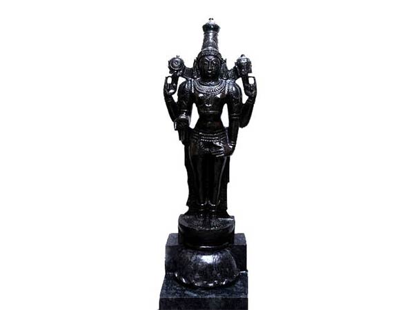 2. తొలుత వెంకటేశ్వరుడి విగ్రహాన్ని