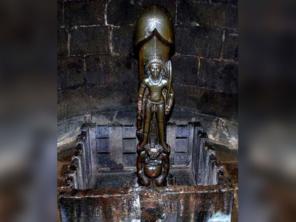 6. భూమి నుంచి ఆరు అడుగుల లోతులో