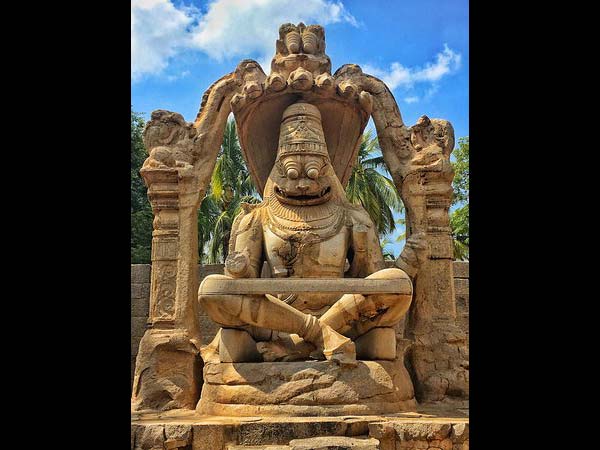7. నాభి నుంచి నిత్యం స్వేదం..