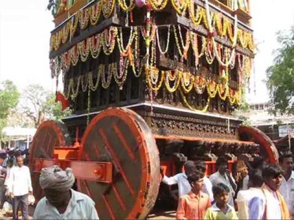 7.ఈ దేవాలయంలో ఇంకా ఏ ఏ పూజలు జరుగుతాయి