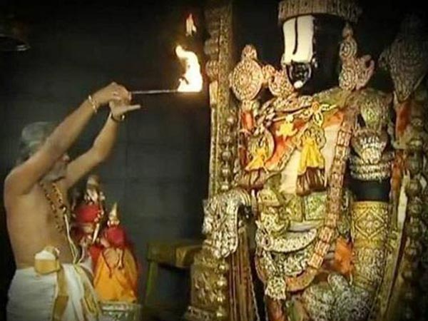 1. అందుకే అక్కడ గంధం పూస్తారు