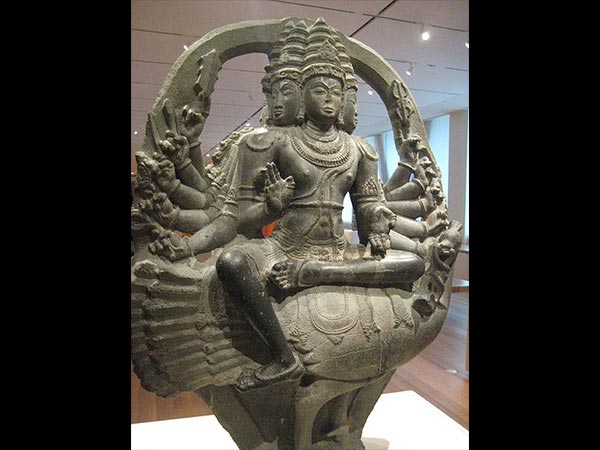 1. తమిళులకు ఆరాధ్య దైవం